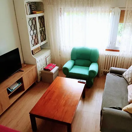 Con Piscina La Arboleda Hébergement de vacances *