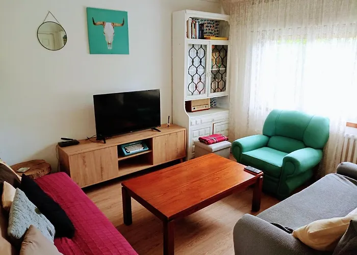 Con Piscina La Arboleda Hébergement de vacances *