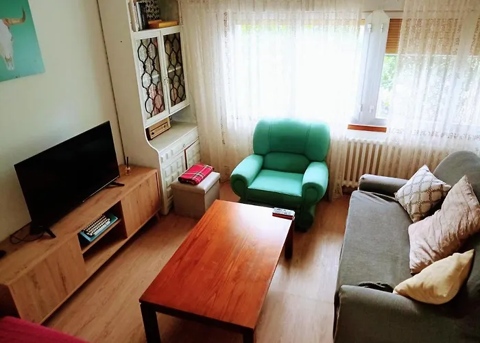 Con Piscina La Arboleda Hébergement de vacances *